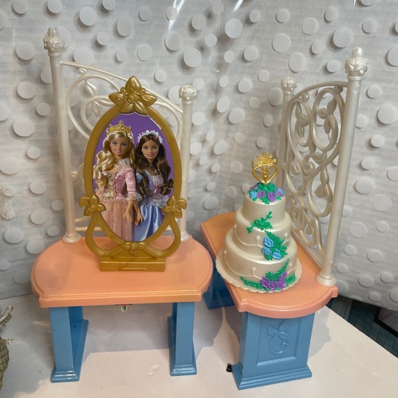 Barbie 👸Sleeping Beauty & 🤴Royal Ken with Princess & the Pauper Playset - Picture 13 of 16